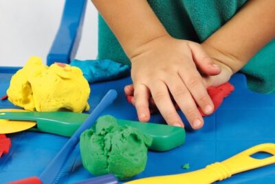 حمایت از کودکان با حساسیت های لمسی، در بازیهای مرتبط با طبیعت